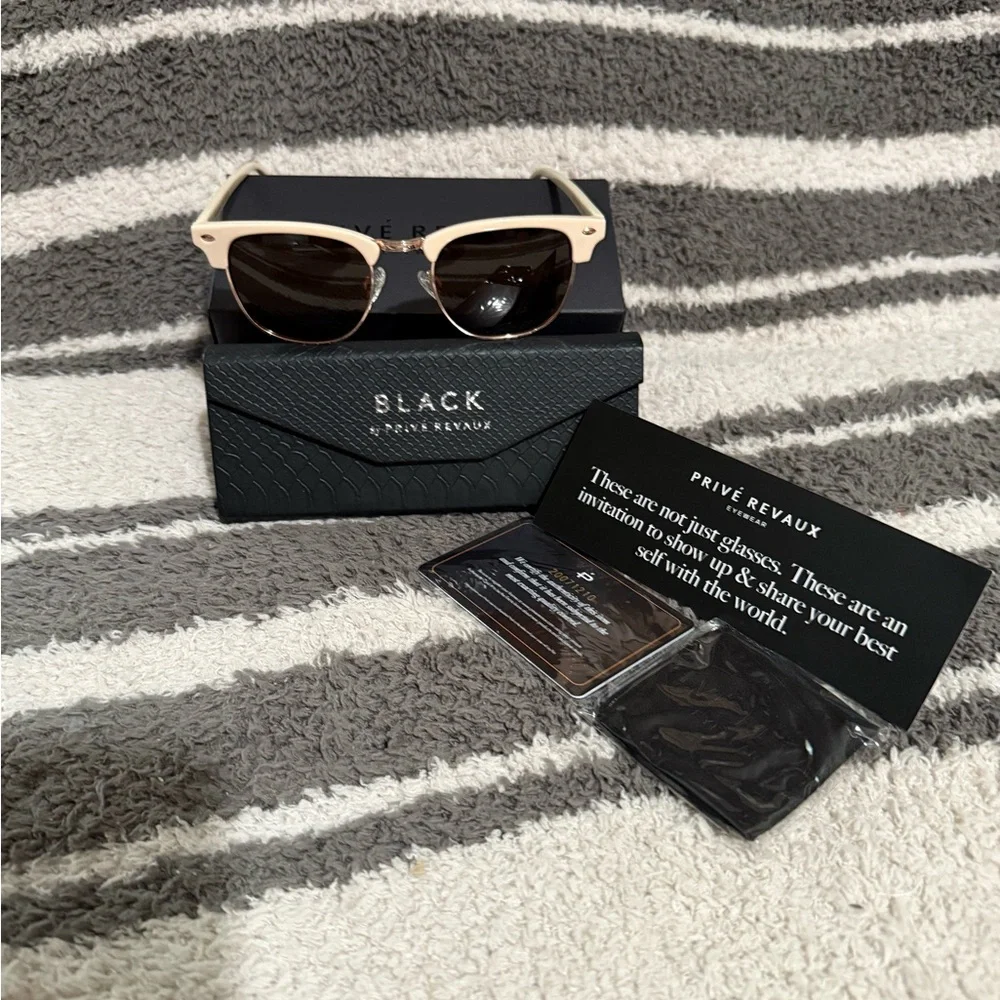 NEW IN BOX BLACK BY PRIVE REVAUX POLARIZED
“THE HEADLINER”
51-20-145 - Picture 1 of 10